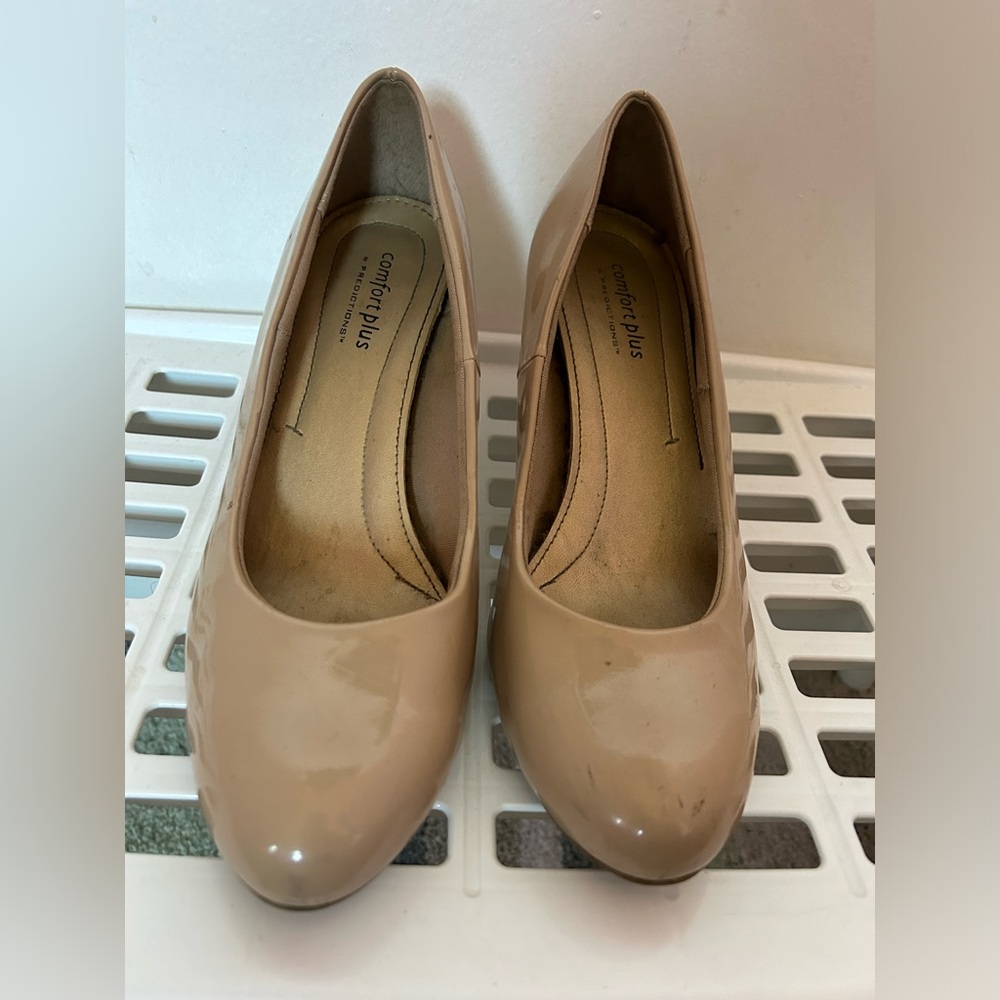 Beige Comfort Plus By Predictions Heels
